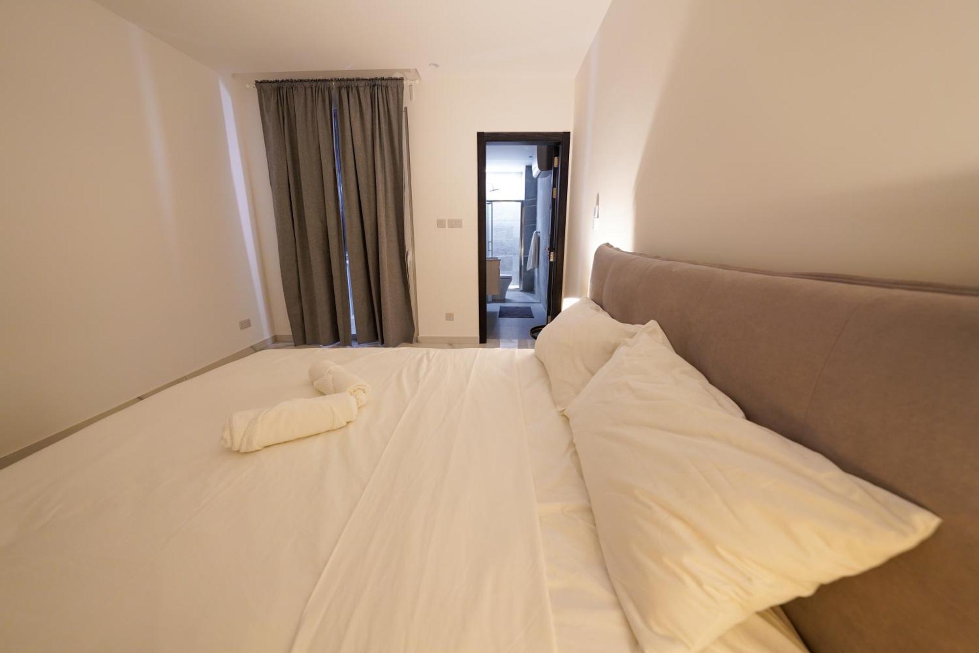 Luxury Brand New Location Apartment