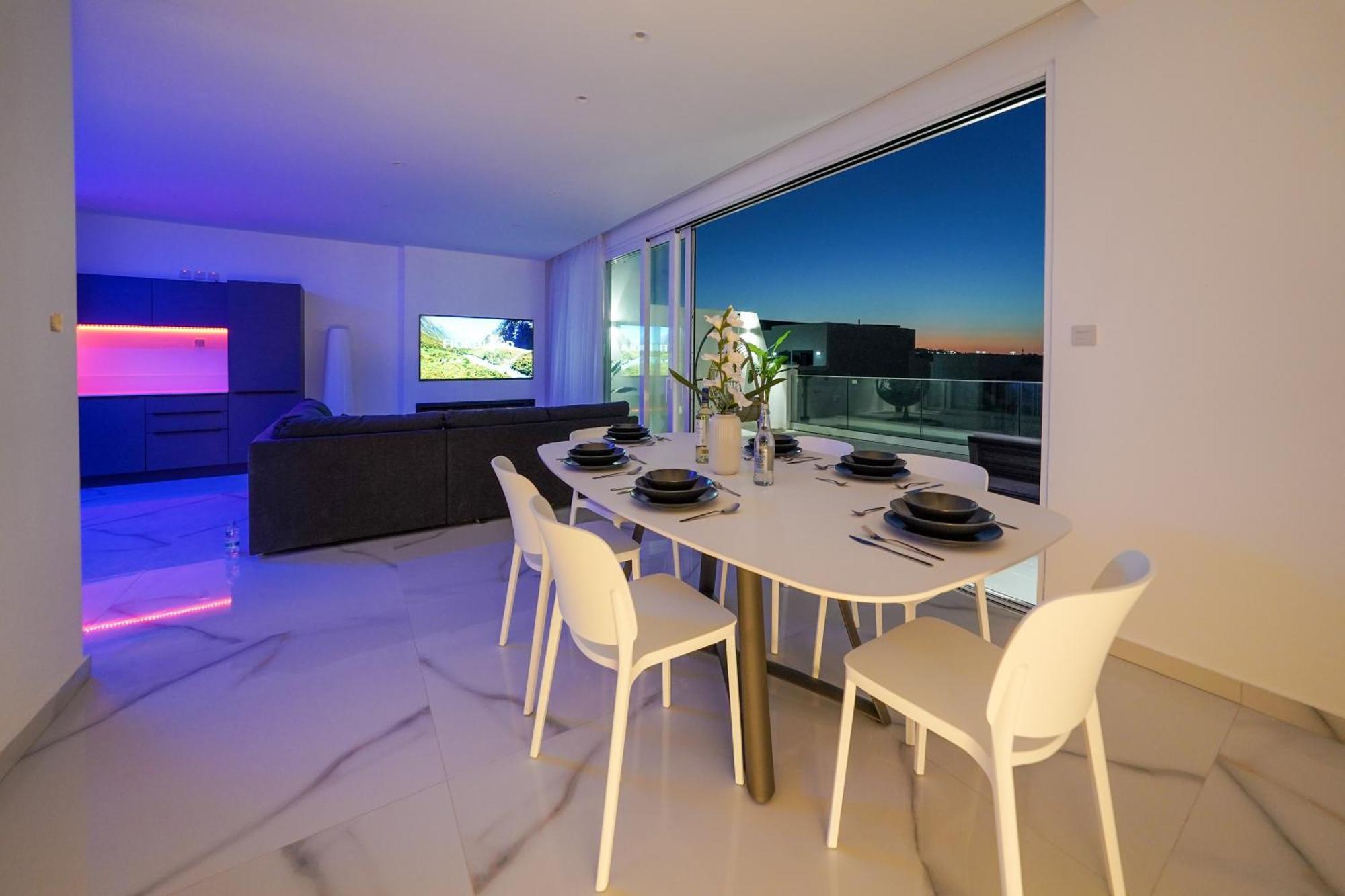 Luxury Brand New Location Apartment