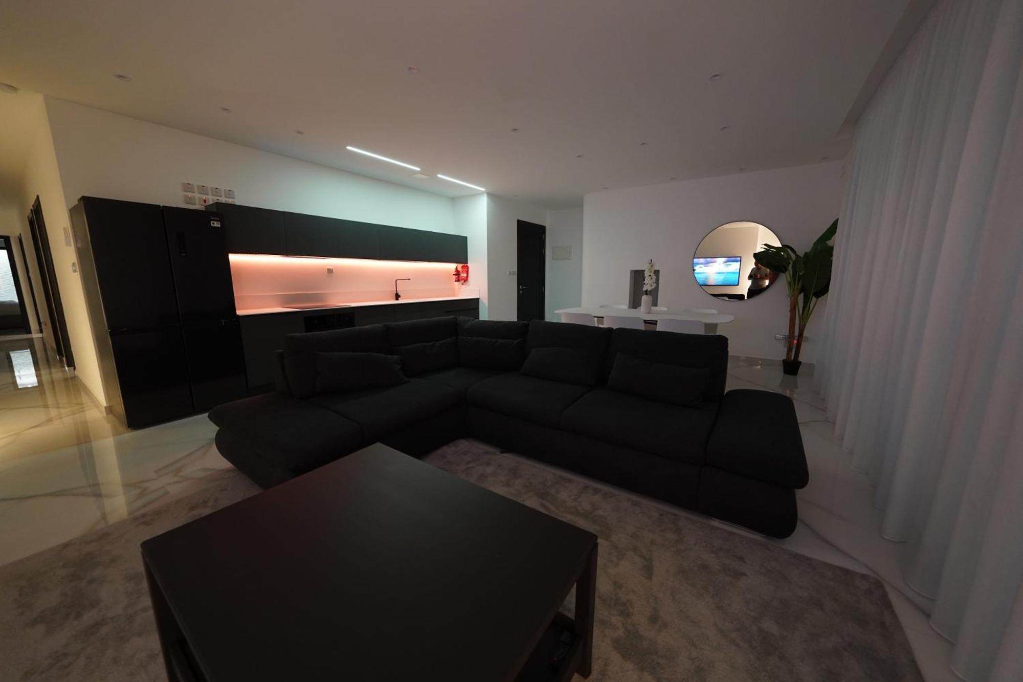 Apartment Luxury Brand New Location
