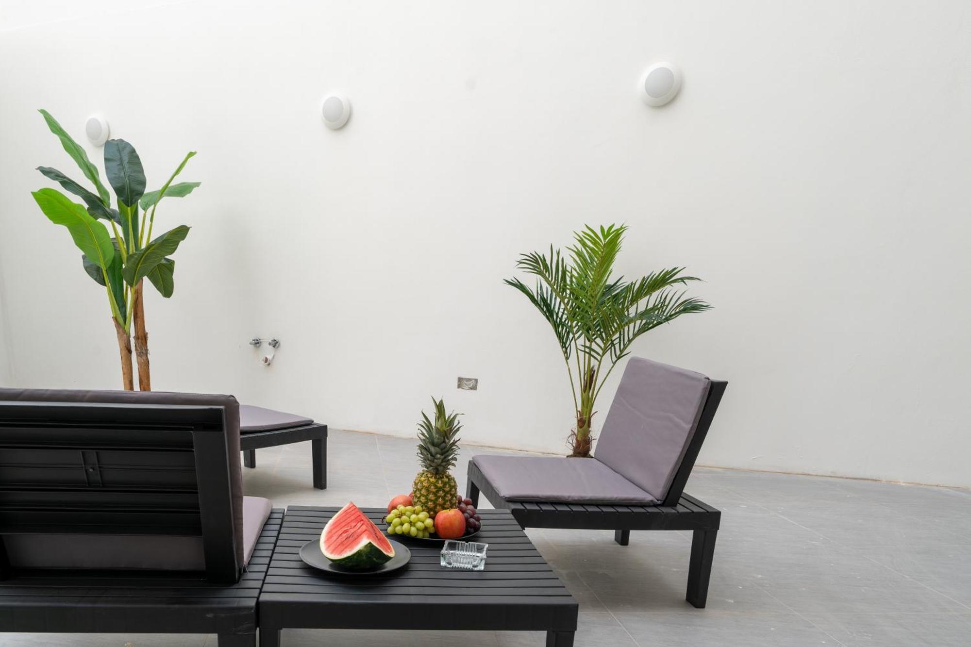 Apartment Luxury Brand New Location *