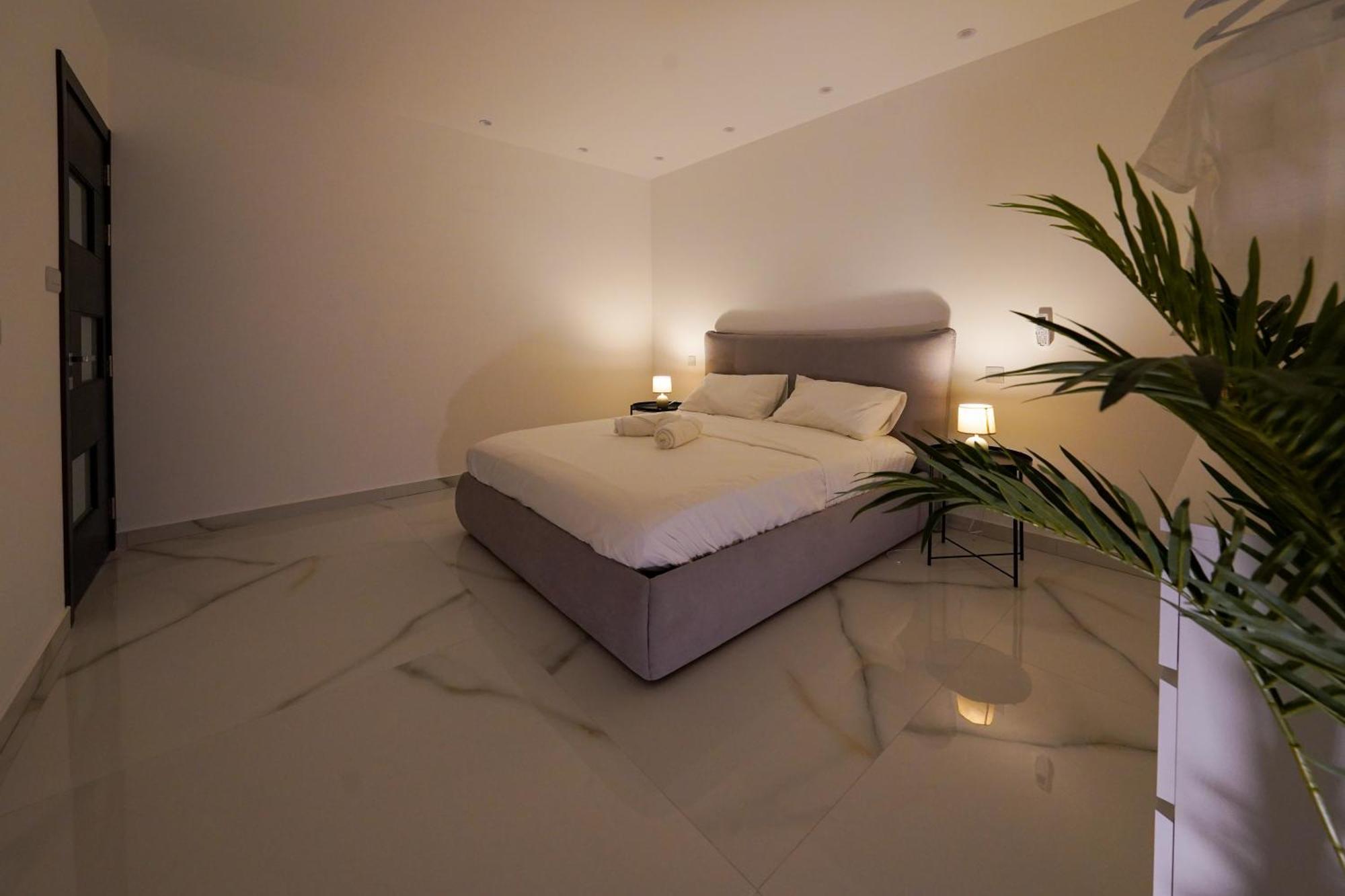 Luxury Brand New Location Apartment Is-Swieqi
