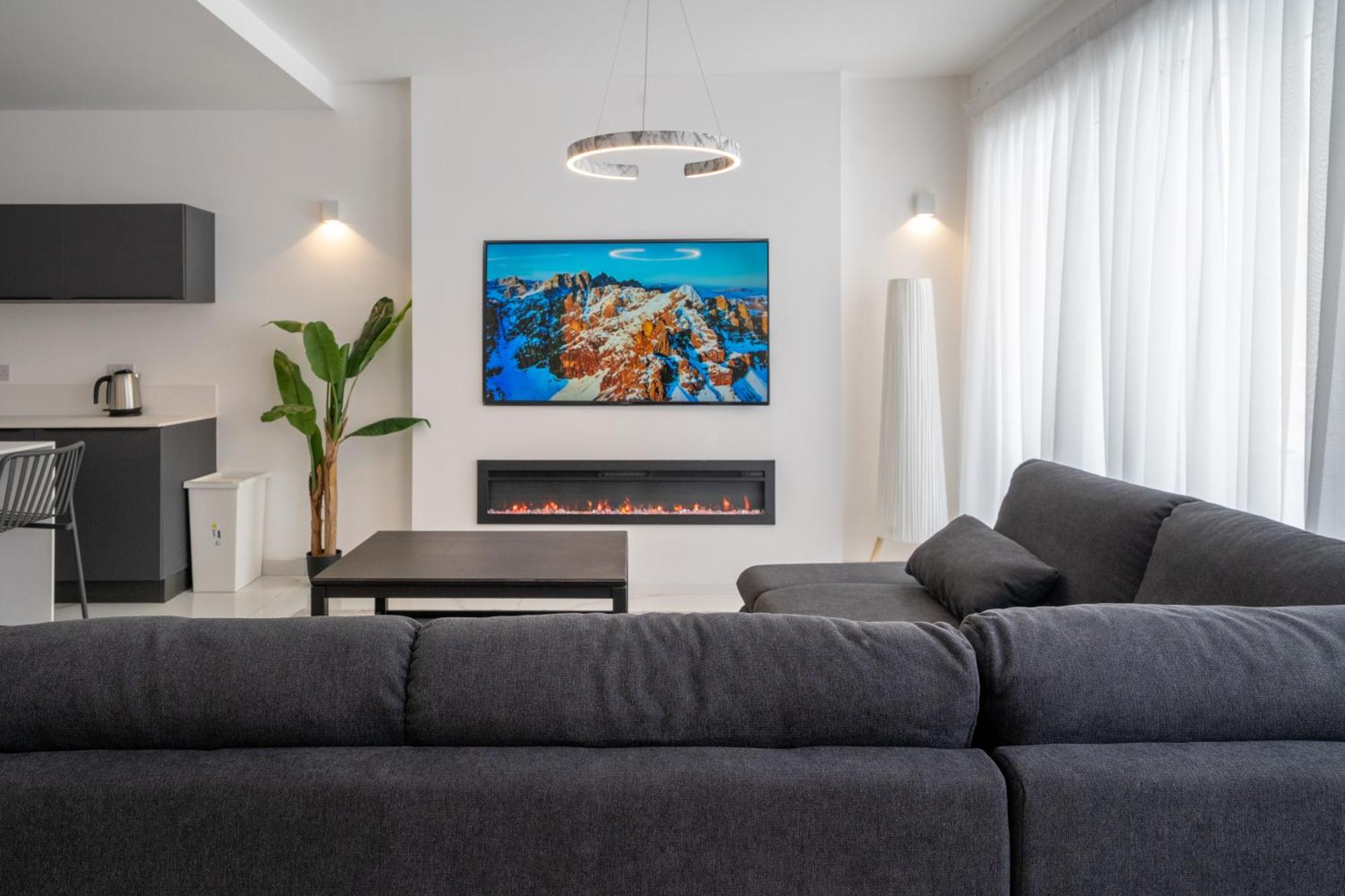 Apartment Luxury Brand New Location