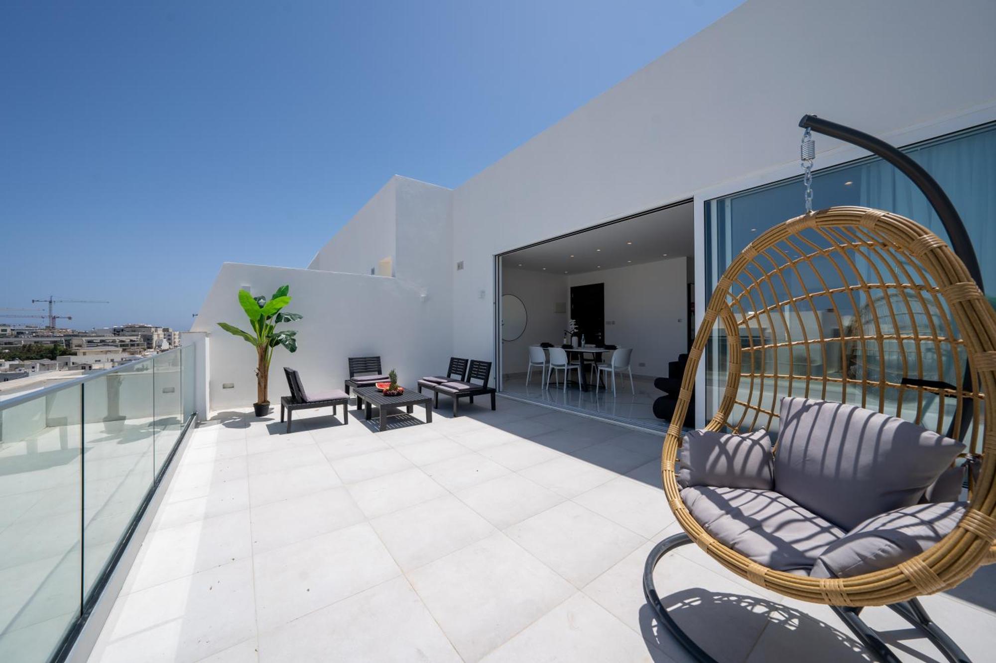 Luxury Brand New Location *