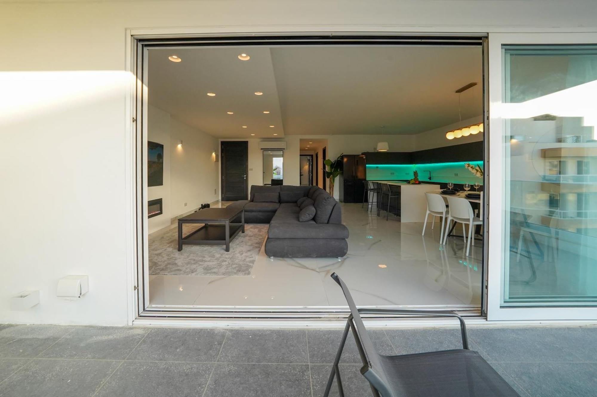 Luxury Brand New Location