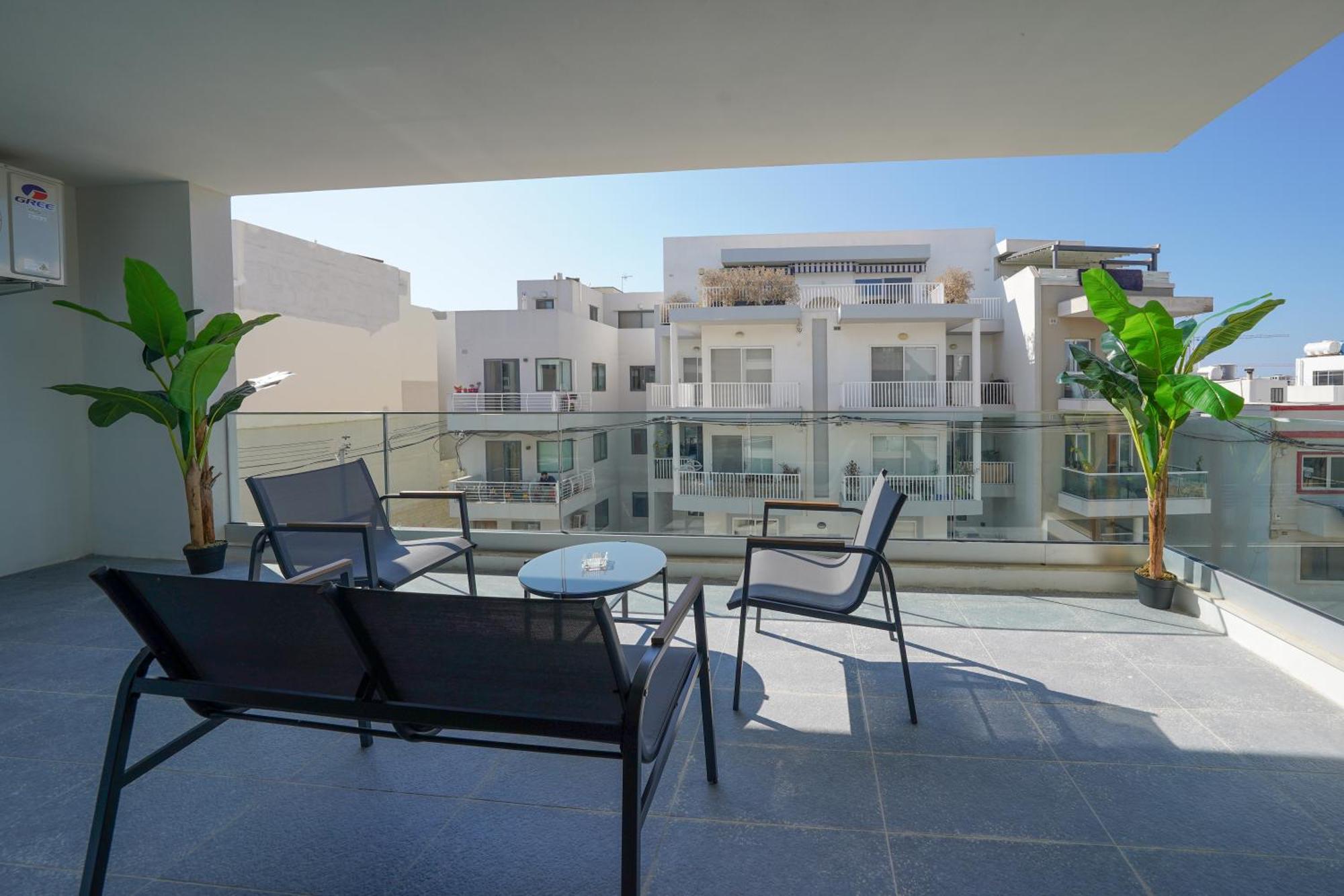 Luxury Brand New Location * Is-Swieqi