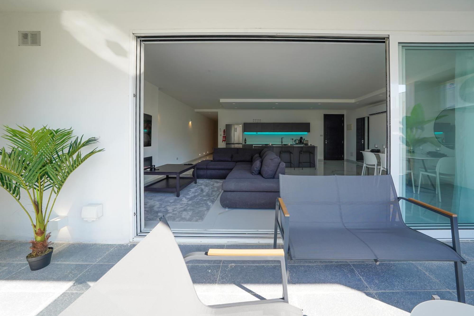 Luxury Brand New Location Apartment