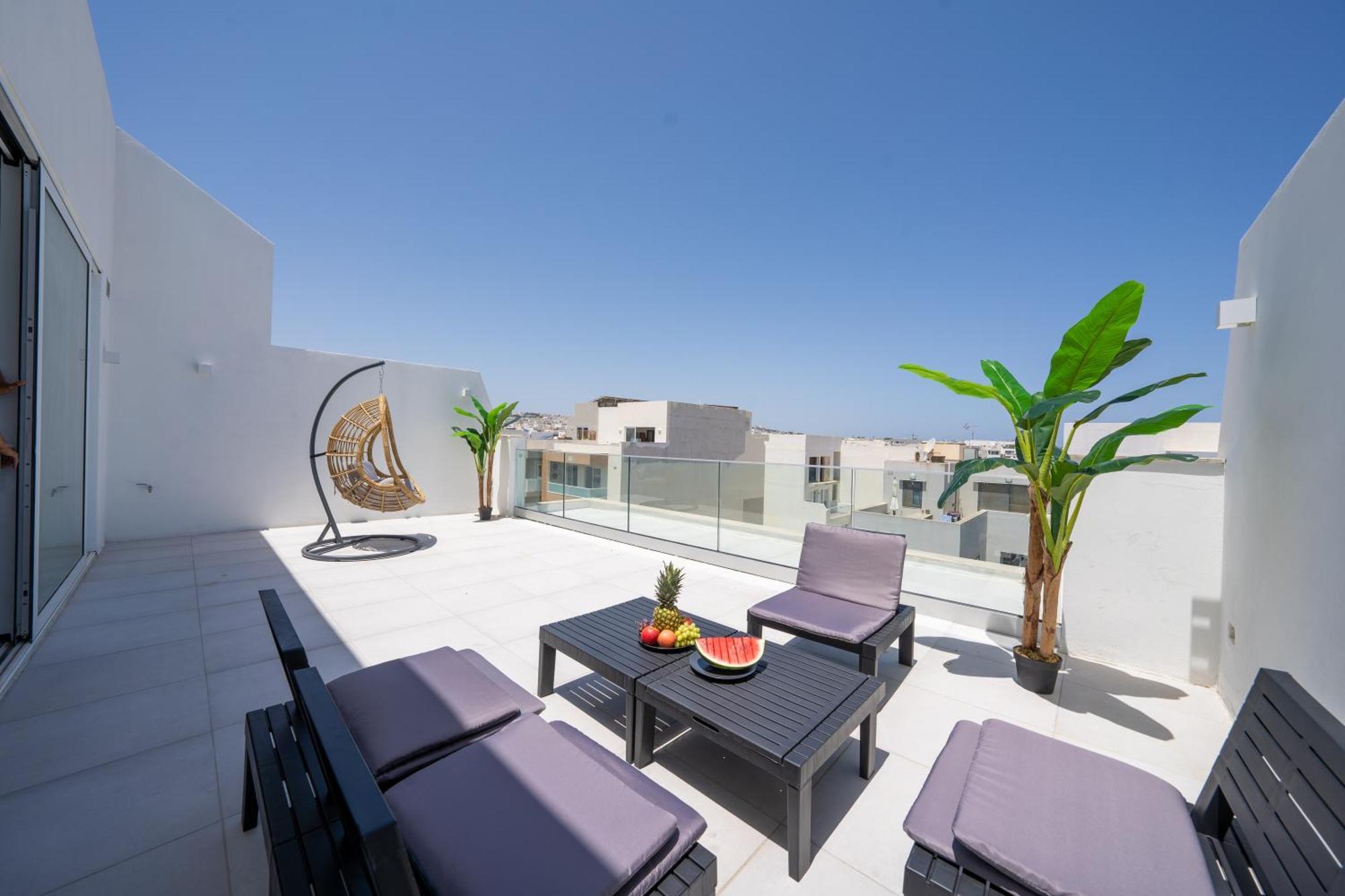 Apartment Luxury Brand New Location *