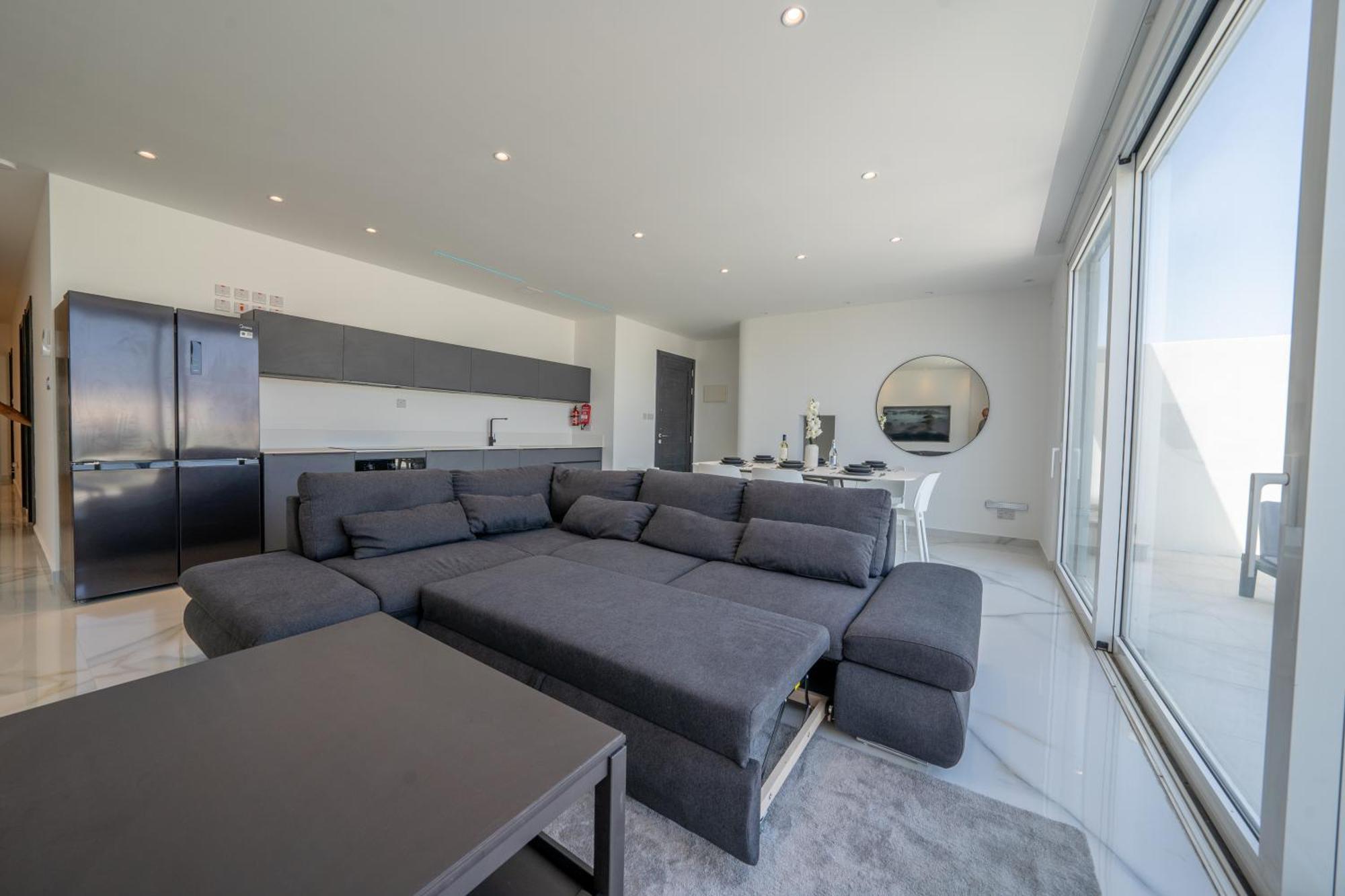 Apartment Luxury Brand New Location